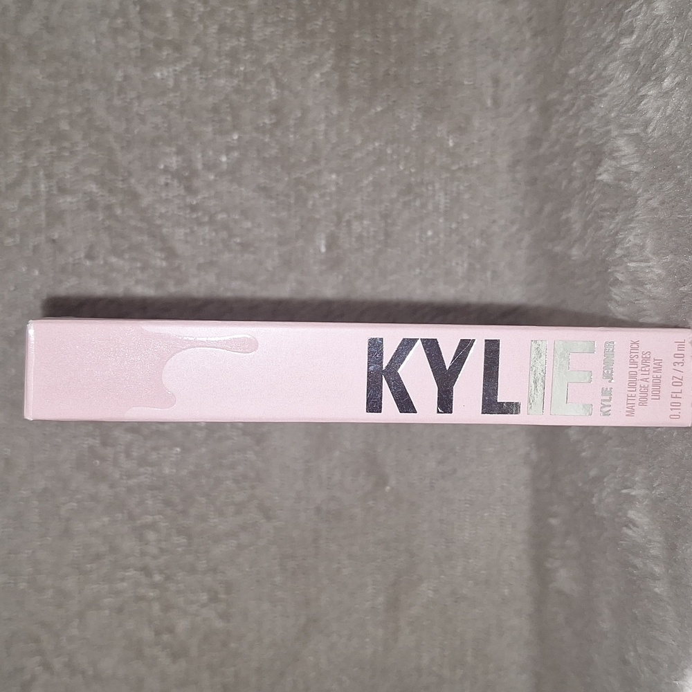 New Kylie Matte Liquid Lipstick, Shade 346 A Moment Matte